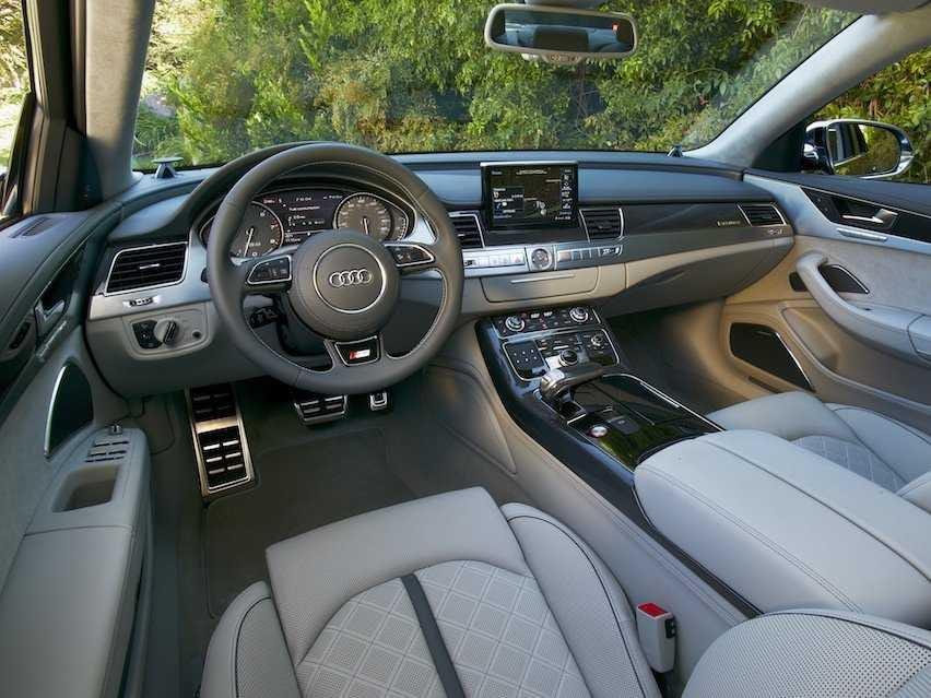 Photo of Audi S8 D4