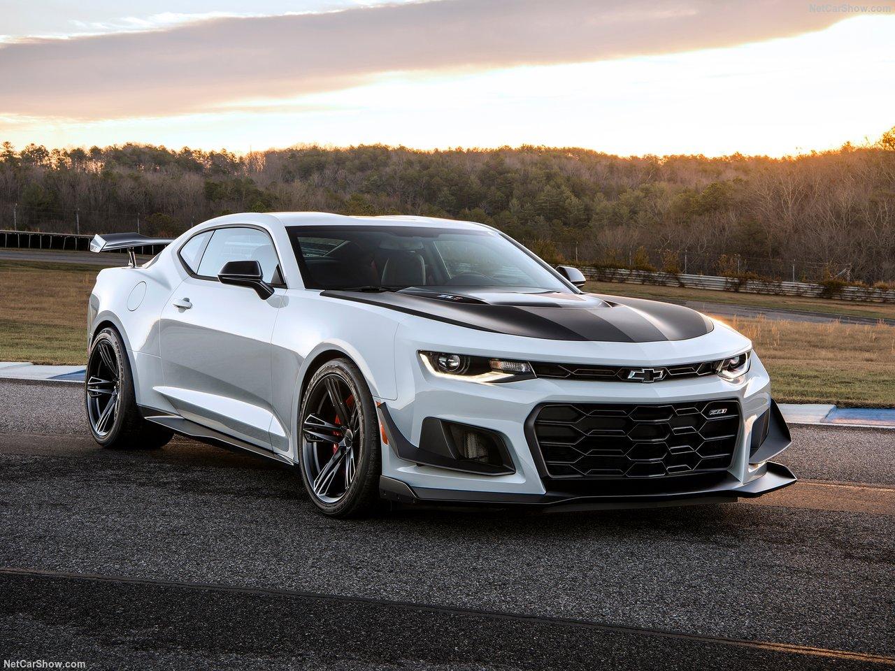 Chevrolet Camaro ZL1 1LE Package vs Ford Mustang Shelby GT500 -  
