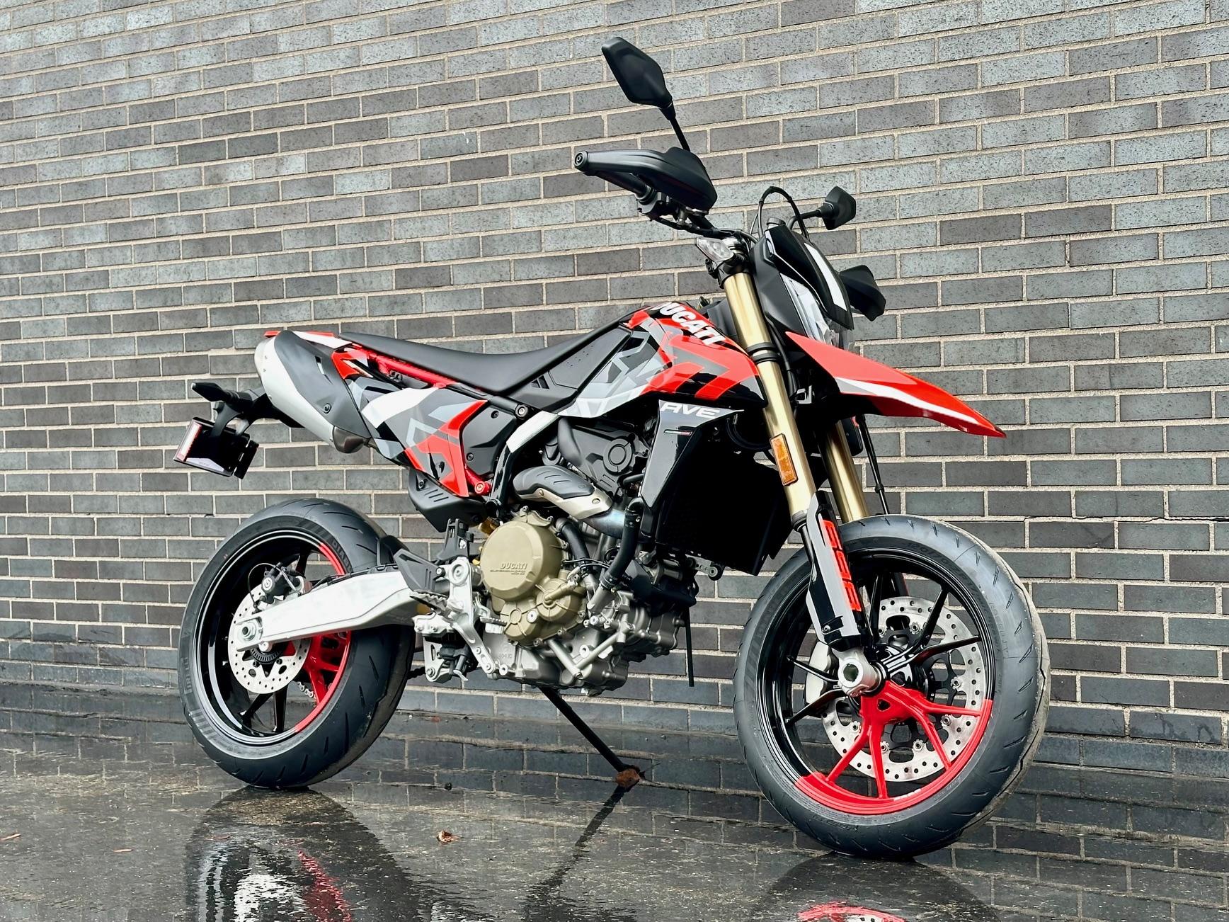 Ducati Hypermotard 698 Mono Specs, Performance Data - FastestLaps.com