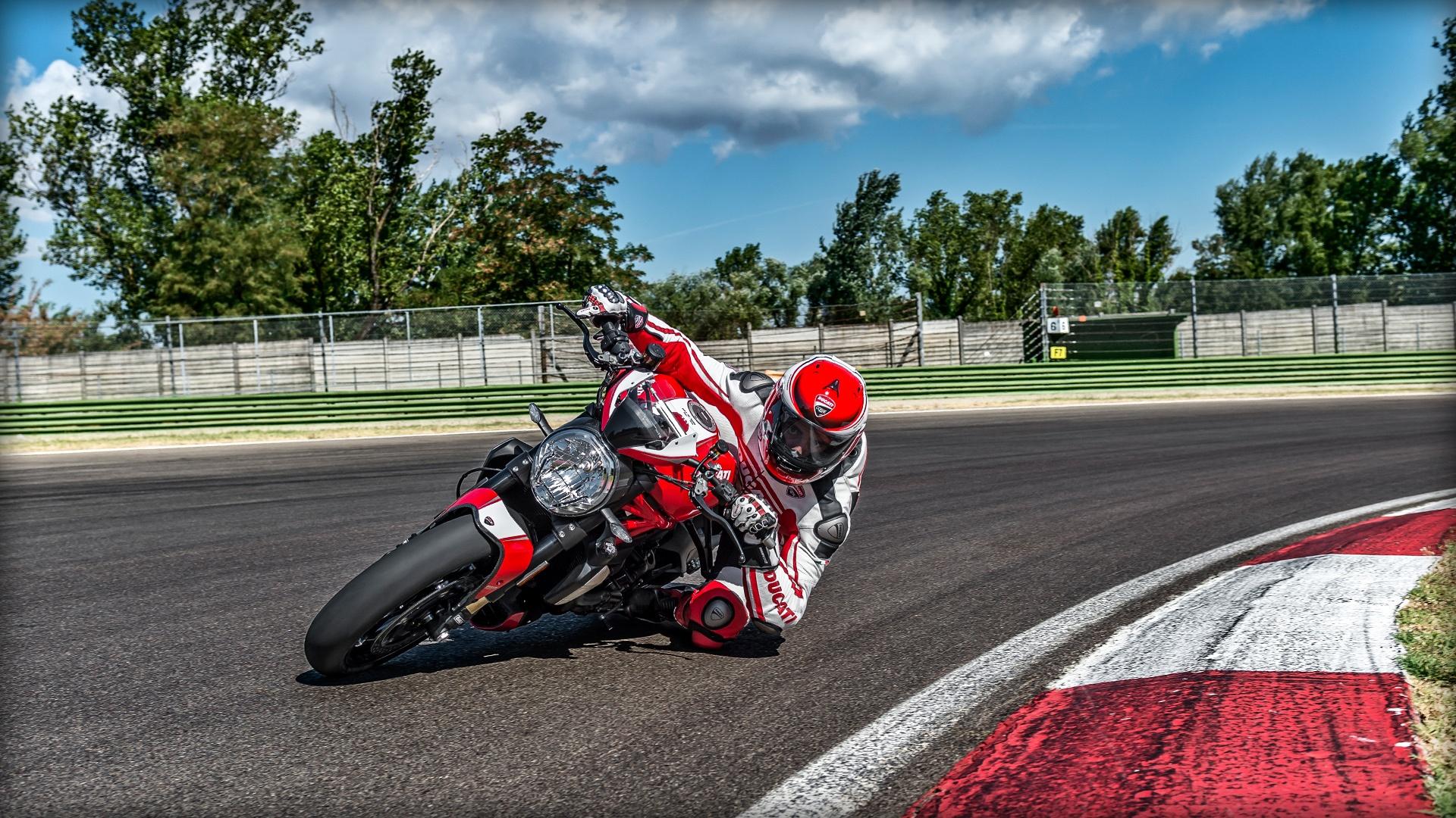 Ducati Monster 1200 R specs, 0-60, quarter mile - FastestLaps.com