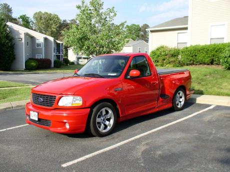 Photo of Ford Lightning F-150 SVT