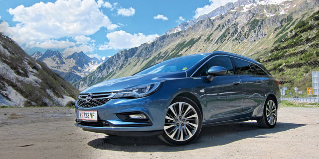 Opel Astra K Sports Tourer Photos and Specs. Photo: Opel Astra K Sports  Tourer model and 26 perfect photos of Opel Astra K Sports Tourer