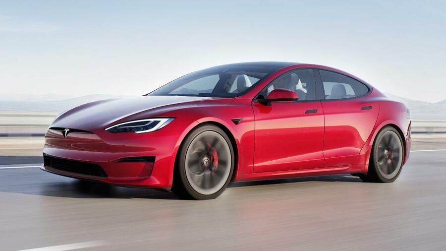 Tesla Model S Plaid 0 - 100 kph - FastestLaps.com