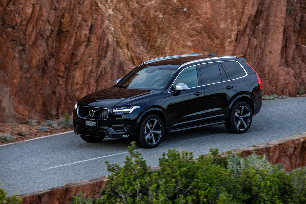 Volvo XC90 B5 specs, performance data